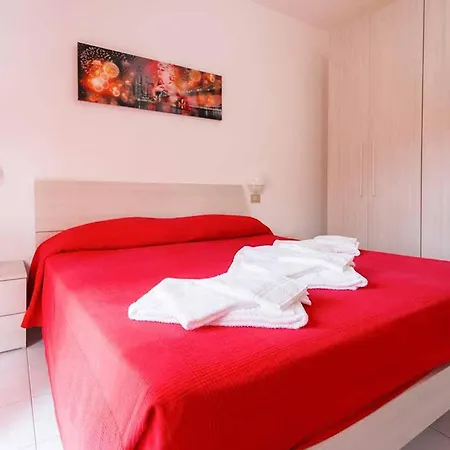 Aparthotel Isa-residence With Swimming Pool In Luni Mare, With Air Conditioning And Private Outdoor Area 3*