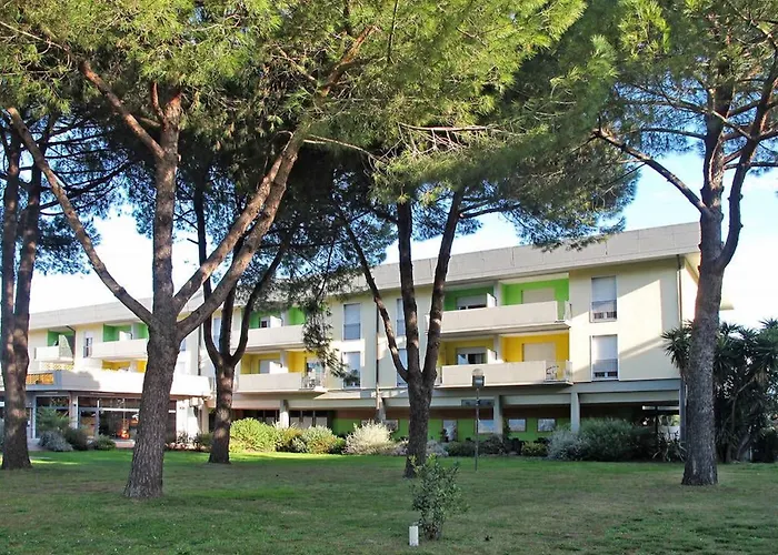 Isa-residence With Swimming Pool In Luni Mare, With Air Conditioning And Private Outdoor Area Aparthotel 3*