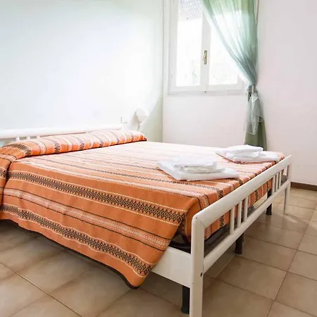 Aparthotel Isa-residence With Swimming Pool In Luni Mare, With Air Conditioning And Private Outdoor Area Fiumaretta di Ameglia