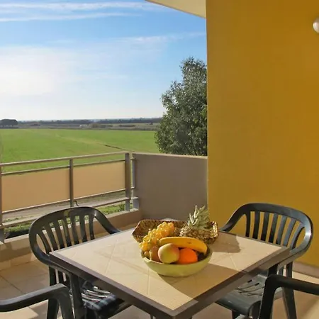 Aparthotel Isa-residence With Swimming Pool In Luni Mare, With Air Conditioning And Private Outdoor Area