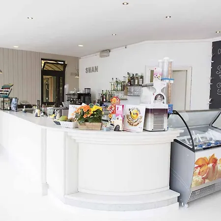 Aparthotel Isa-residence With Swimming Pool In Luni Mare, With Air Conditioning And Private Outdoor Area Fiumaretta di Ameglia