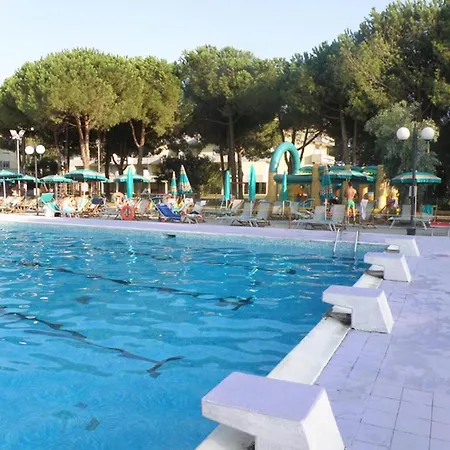 Isa-residence With Swimming Pool In Luni Mare, With Air Conditioning And Private Outdoor Area